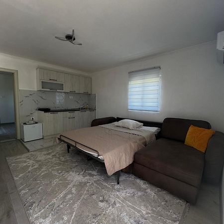 Apartment Airport Dd Mitrovici  Eksteriør bilde