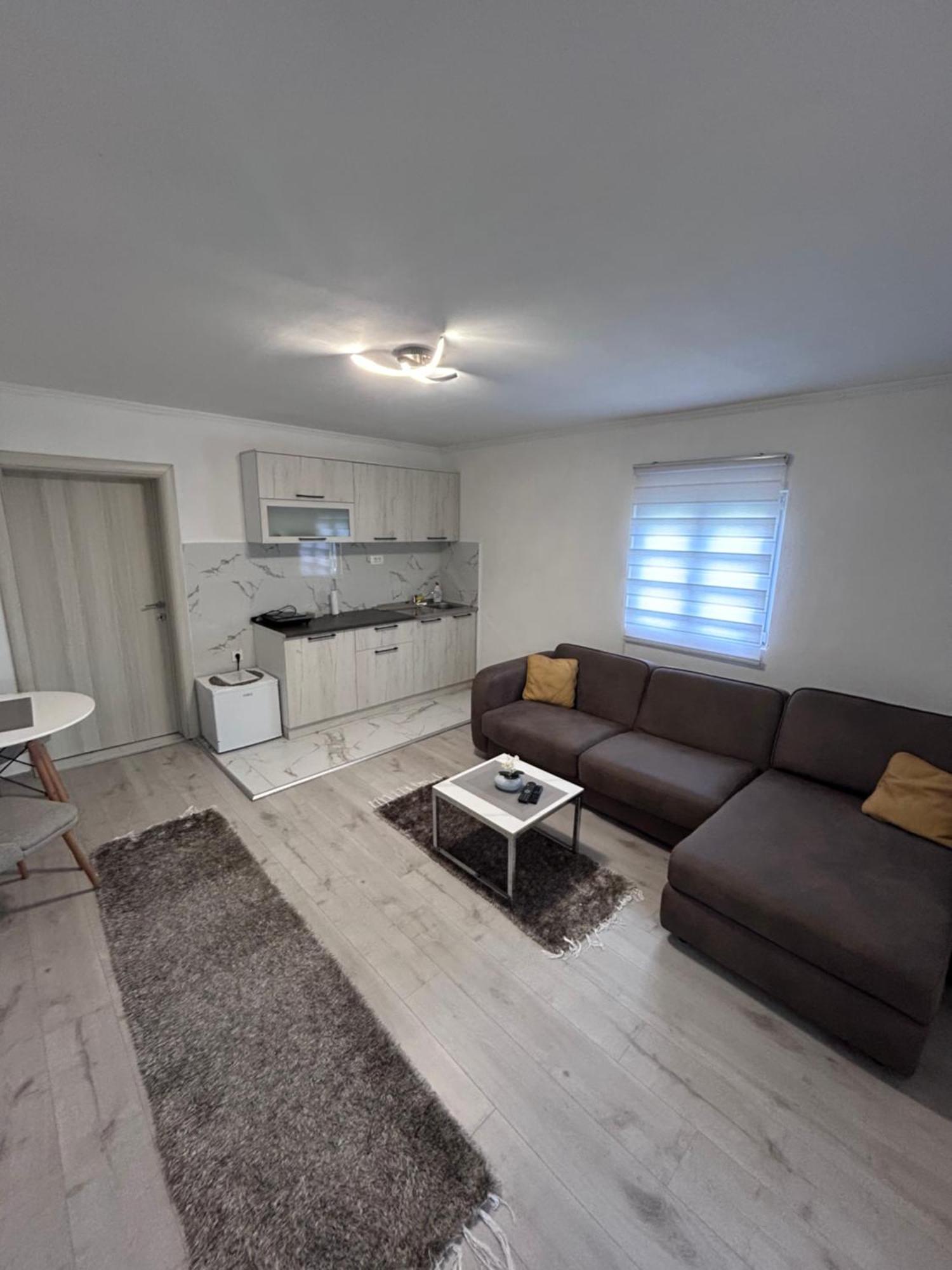 Apartment Airport Dd Mitrovici  Eksteriør bilde